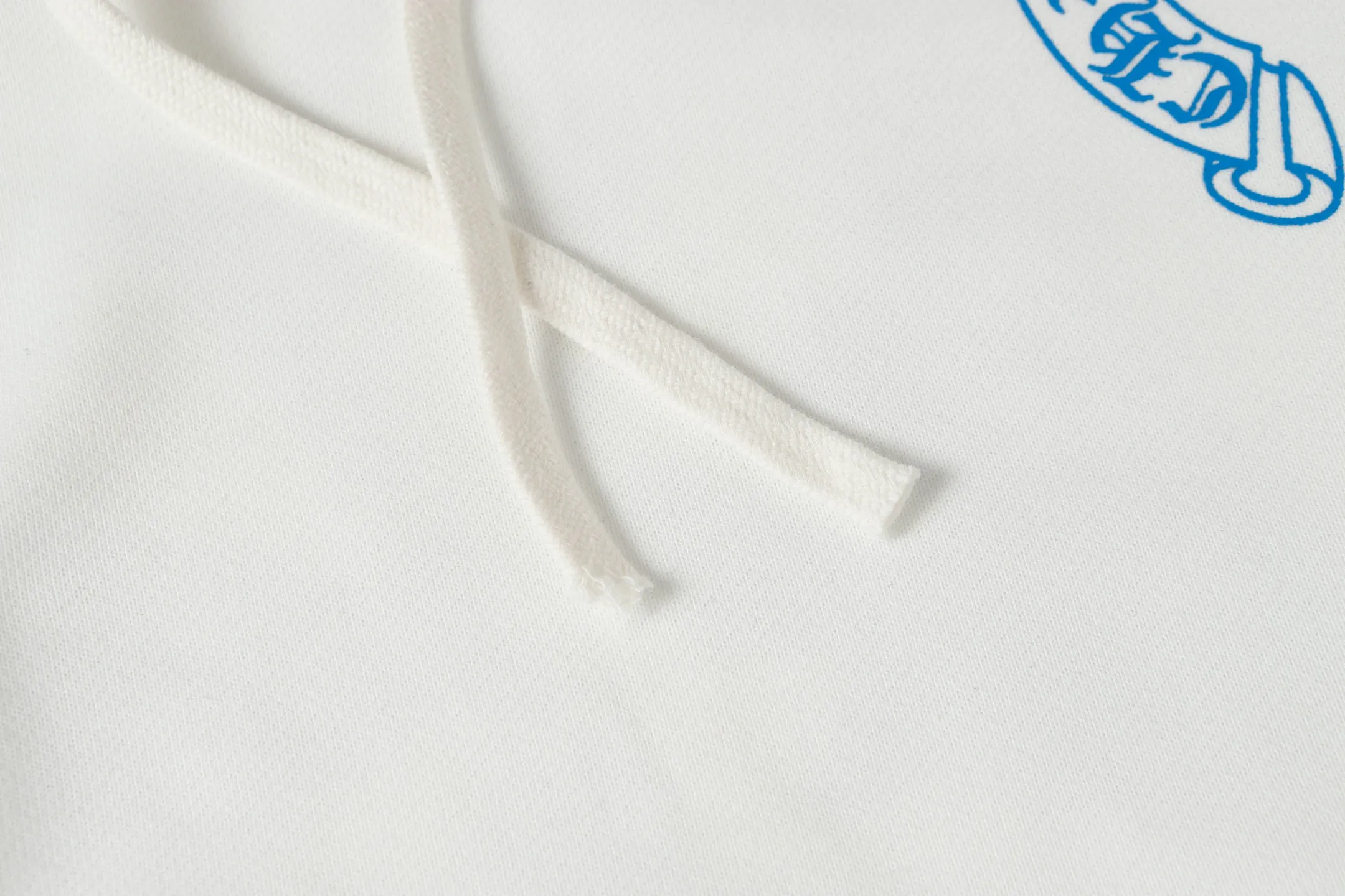 P240 Cross-border running quantity model, please do not place an order if you pursue quality - Chrome Hearts/Chrome Heart Cross ✝️ Sanskrit printed hooded sweatshirt - High weight, high density and high quality. The wool is soft, delicate and skin-friendly. It feels soft and silky. It has excellent warmth and skin-friendly properties - Custom-woven and dyed, no color difference. No matter the fabric or workmanship details, it beats the ordinary version on the market - Hardware zipper accessories are all customized, full of details -Colour: black white -Size: S M L XL